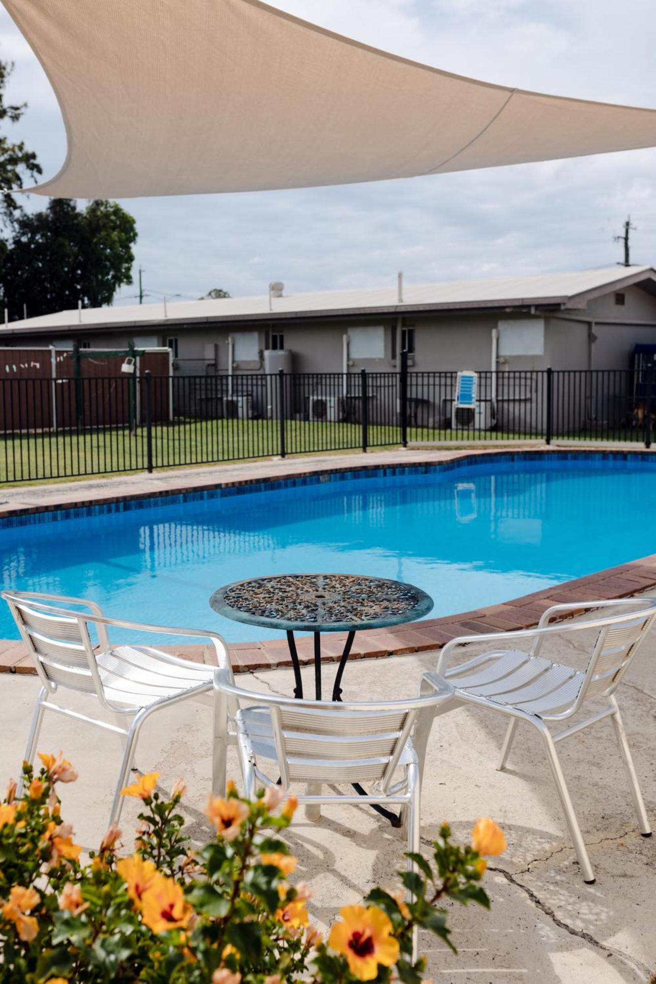 Starline Motor Inn Miles Exterior foto